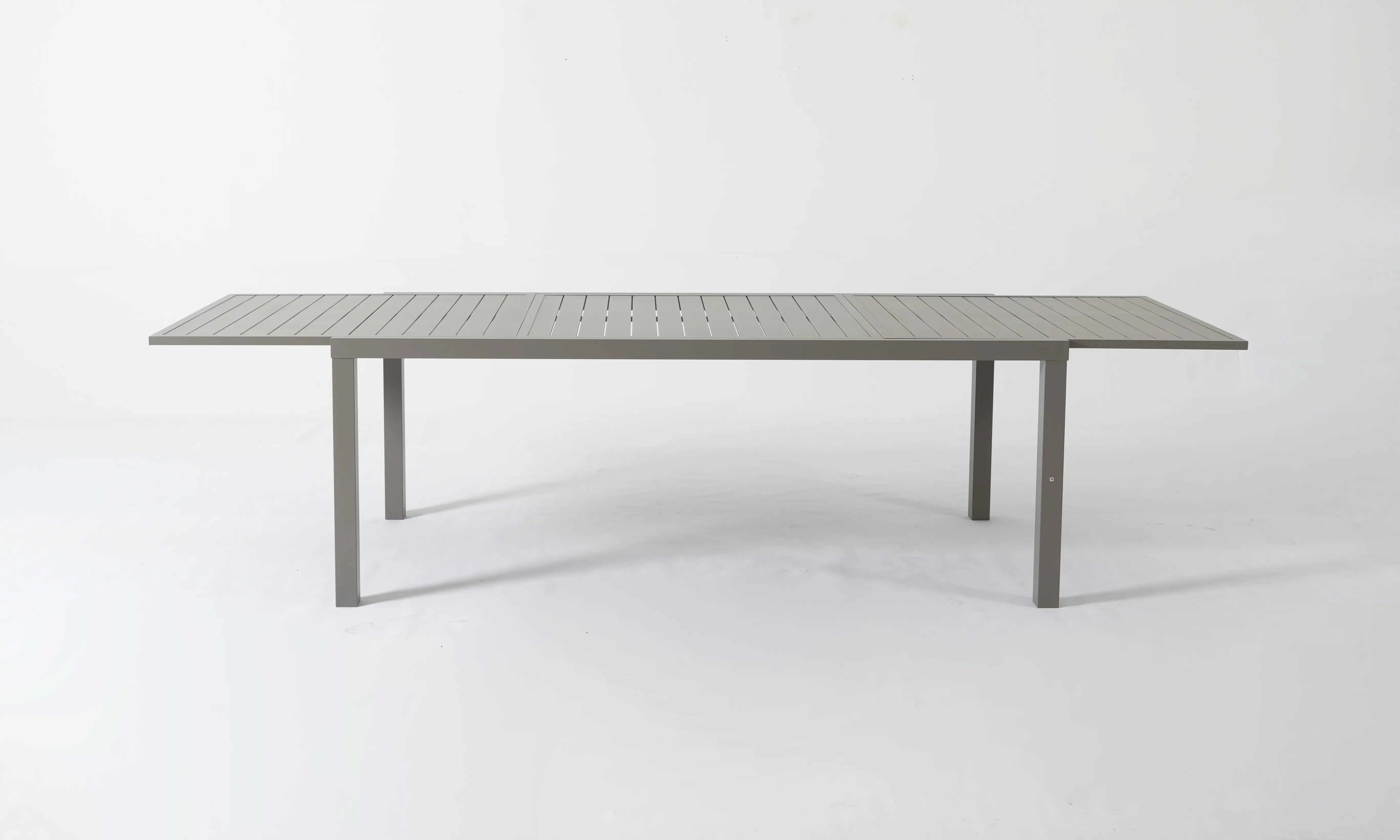 OSCAR Dining Set – Extendable Luxury for Outdoor Living