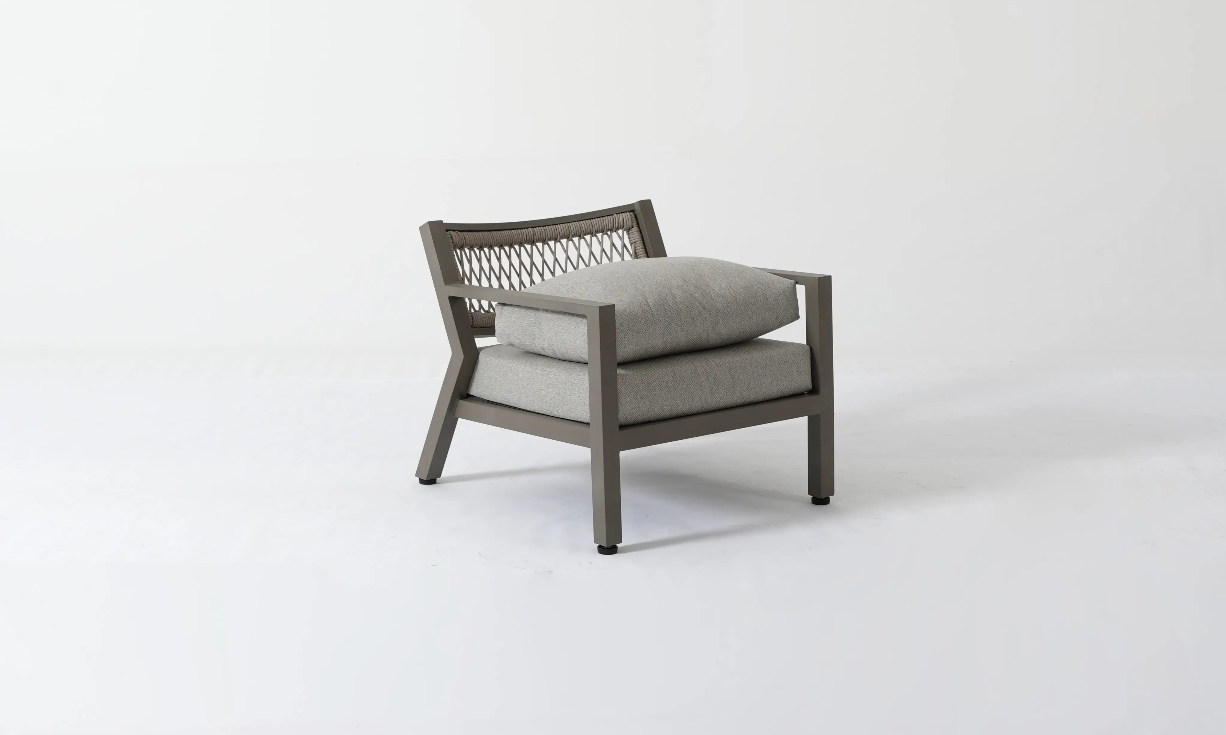 MANUTI Lounge Set – Contemporary Elegance in Aluminum and Rope
